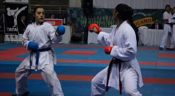 La karateca Giselle Hernández (izquierda) tendrá su primera experiencia internacional.