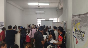 En medio de una gran congestión terminaron las inscripciones de candidatos./Foto La Opinión