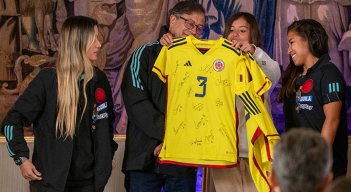 Gustavo Petro, Selección Colombia femenina. 