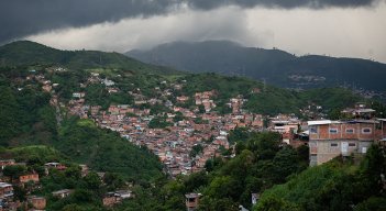 Entre el caos y la resistencia: así afrontan falta de servicios públicos en Venezuela