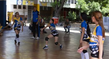 El sexto Caimaneros de voleibol se prepara para competir en Medellín.