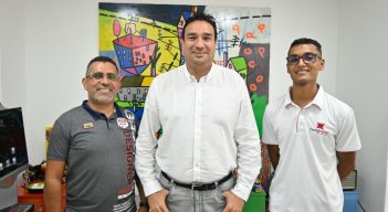 Dir. administrativo de Comfanorte Óscar Gerardino y empleados