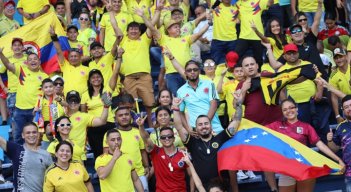 Los hinchas de la selección Colombia, no importa el sacrificio que les toque hacer, con el fin de acompañar a la tricolor en el estadio.