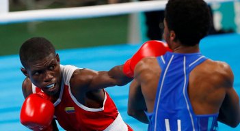 El boxeador colombiano Yuberjen Martínez fue eliminado por el estadounidense Roscoe Hill.