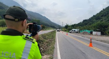 Pausas activas y verificaciones con radares de velocidad, son algunas de las acciones que adelantan las autoridades de tránsito en las vías de la región./ Fotos: Cortesía 