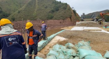 Trabajos en El Tarrita para habilitar el paso en la vía Cúcuta-Ocaña/Foto cortesía