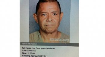 Iván René Valenciano, de 51 años de edad y conocido por su destacada carrera en el mundo del fútbol.