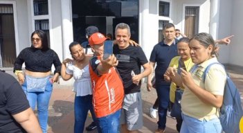 Carlos Julio Socha recobró su libertad, luego de que revocaran la medida de aseguramiento en su contra./foto tomada de video