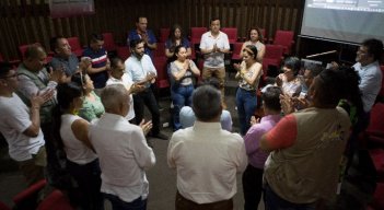 Comunicadores de las emisoras comunitarias presentes en el encuentro convocado por la CNMH./Foto Juan Pablo Cohen/La Opinión