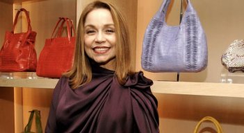 Diseñadora se declara culpable de envío ilegal de bolsos de piel