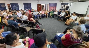 Las victimas compartieron sus experencias a través de un conversatorio.