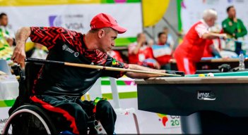 Julián Muñoz, medallista de oro en billar. 