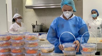 La modalidad de ‘comida caliente transportada (almuerzo)’ se convirtió en un modelo para otras regiones que han querido replicarlo./ Foto Cortesía / La Opinión