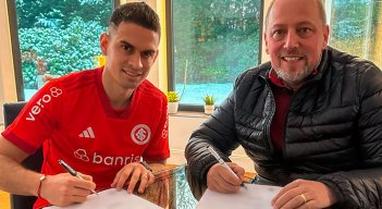 Rafael Santos Borré, Internacional. 