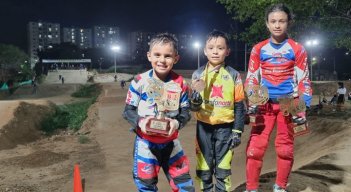 Camila de La Hoz (derecha) y Juan Felipe Carreño y Jorge Luis Buitrago le dieron los primeros triunfos a Norte en el BMX.