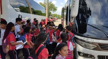 Unos 280 niños del campo y la ciudad se benefician del trasporte escolar/Foto cortesía