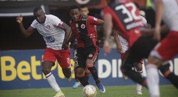El Cúcuta Deportivo recibe a un urgido Bogotá FC que busca meterse entre los ocho mejores del  campeonato. 
