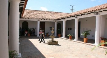 Los túneles en las casas eran utilizados para resguardarse de las guerras y compartir con amigos. Foto / Archivo