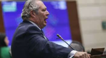 Una muy grave acusación formuló este viernes el presidente del Senado de la República, Iván Name