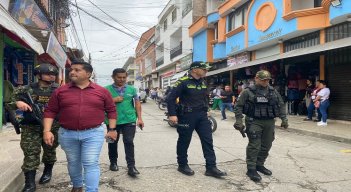 Las autoridades se toman la plaza de mercado de Ocaña para brindar protección./ Foto: Cortesía