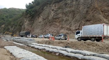 El Instituto Nacional de Vías explica las inversiones para superar la emergencia en El Tarrita.. /Foto: Cortesía