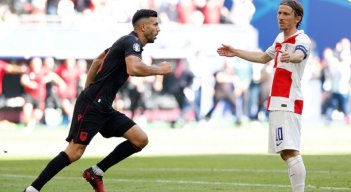 Luka Modric muestra su desazón, tras el empate de los albaneses 2-2.