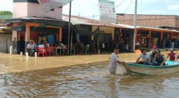 Las calles del corregimiento La Gabarra amanecieron inundadas por aguas del Río Catatumbo. 