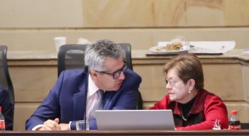 Bajo el liderazgo de los ministros del Interior, Luis Fernando Velasco, y de Trabajo, Gloria Inés Ramírez, el Gobierno consiguió una victoria en el Congreso./ Foto Colprensa