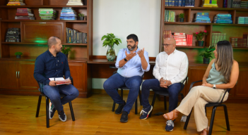 De derecha a izquierda, Sandra Gómez, de Corponor; Hugo Vergel, de Aguas Kpital y Humberto Posada de Veolia, hablaron de los retos de un futuro más verde.