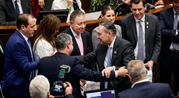 Votación y elección nueva mesa legislativa 