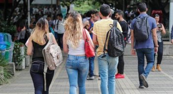 En Colombia, los jóvenes menores de 28 años constituyen el 51% de las primeras operaciones de crédito, de ese total, el 59% se dan por montos menores a $500 mil.