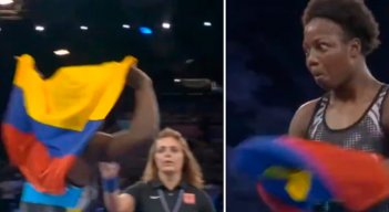 Con la bandera bien puesta sobre su espalada, la luchadora de Valle del Cauca se disponía dar la vuelta olímpica, pero una jueza se le acercó y la paró.