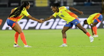 Linda Caicedo (derecha) liderará  el ataque de Colombia frente a las camerunesas.