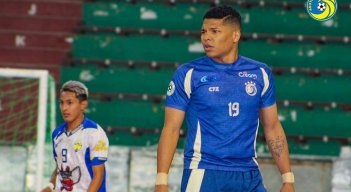 Jhon Deivi Delgado, juega con el Adutoys FC de la Paz, Bolivia.