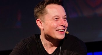 Elon Musk trabajó de manera ilegal en EE.UU. Al principio de su carrera