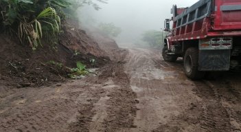 La ola invernal deteriora las vías terciarias de la zona del Catatumbo y la maquinaria es insuficiente para atender las emergencias. / Fotos: Cortesía.