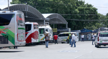 Autorizan vía alterna por bloqueos entre Bucaramanga y Pamplona.