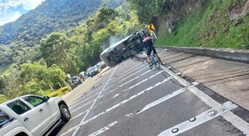 Accidente bus con niños.