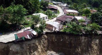 Los habitantes piden que se construya un muro para evitar que sigan los deslizamientos. / Foto: La Opinión