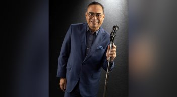 En mayo, el artista fue investido doctor honoris causa por la universidad especializada en música, Berklee College of Music. 