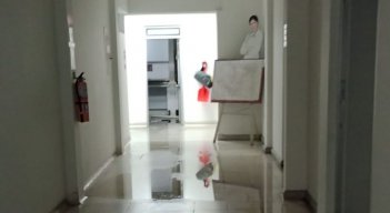 El laboratorio tiene varias fallas en su infraestructura, por lo que, en muchas ocasiones, cuando llueve, este puede llegar a inundarse. Foto Cortesía para La Opinión