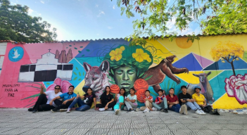 Jóvenes rescataron mural del Colegio Fe y Alegría en Los Patios.