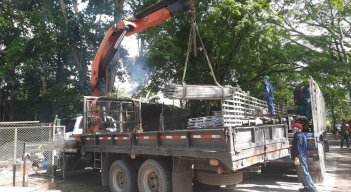 Cierre total de la vía Ocaña-Cúcuta para vehículo Pesado mientras avanza la instalación del puente metálico. Los carros livianos pueden tomar una vía alterna.