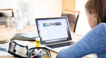 Estados Unidos es el referente mundial en la adopción del homeschooling. A corte del 2023 había 5 millones de estudiantes aplicando esta modalidad. / Fotos cortesía / La Opinión 