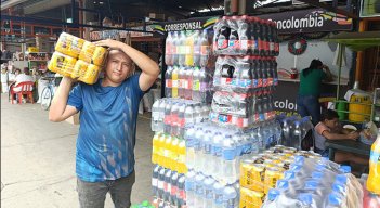 Los vendedores en La Nueva Sexta esperan un aumento de mínimo 40% en las ventas de cerveza./ Foto Leonardo Favio Oliveros-La Opinión