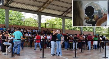 Centenares de habitantes del área metropolitana y venezolanos acudieron a los sitios adecuados por World. / Foto La Opinión