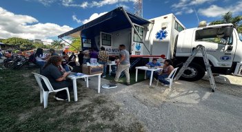 Integrantes del Puesto de Mando Unificado coordinan acciones para brindar la ayuda humanitaria a los desplazados por la violencia./ Foto: La Opinión.