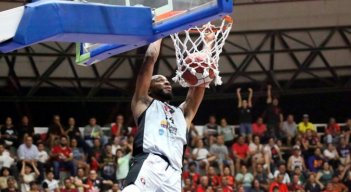 Héctor 'Mickey' Díaz