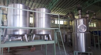 Los equipos de la Planta Procesadora de Tomates y Frutas se oxidan en una bodega del centro de Acopio de Ocaña.