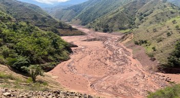Moradores de El Tarrita, esperan estudios y diseños para la solución definitiva a la emergencia vial.